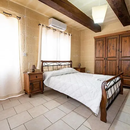 4 Bedroom With Private Pool *