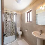 4 Bedroom With Private Pool *