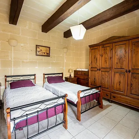 4 Bedroom With Private Pool Holiday home Xewkija