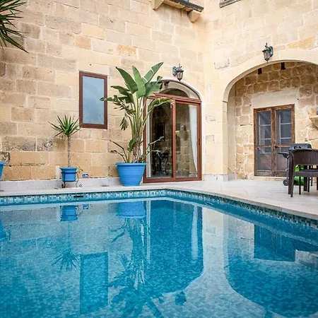 Сasa de vacaciones 4 Bedroom With Private Pool Xewkija