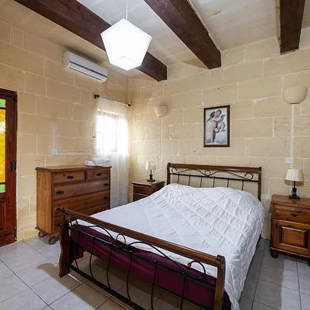 4 Bedroom With Private Pool Xewkija